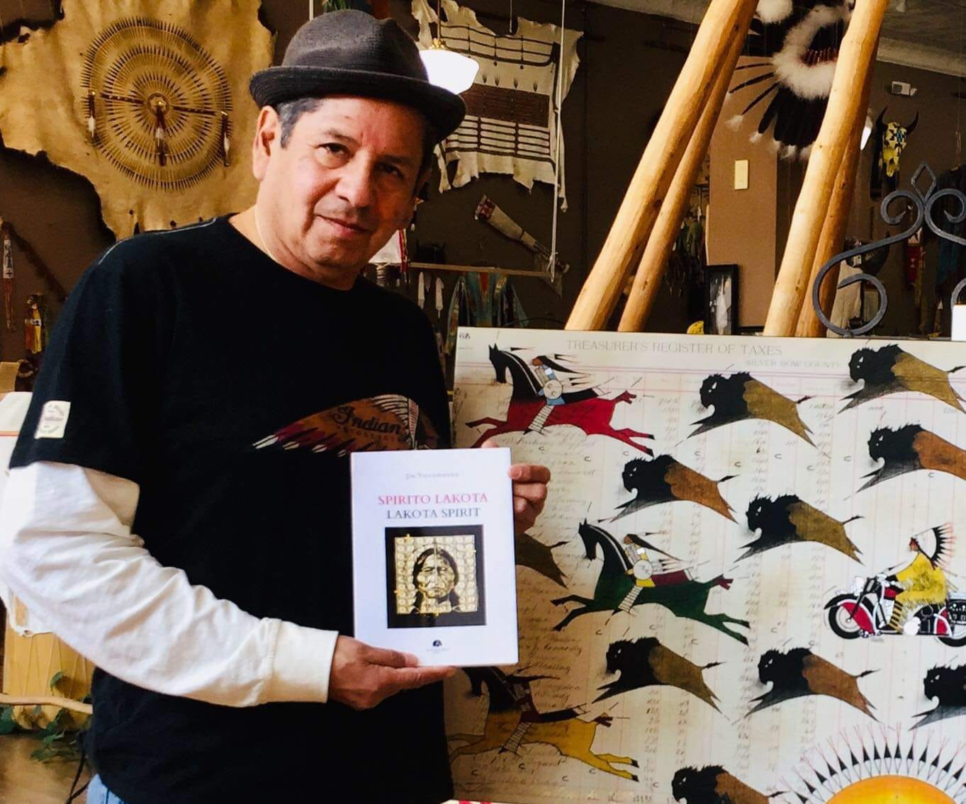 L’arte di Jim Yellowhawk in un libro made in Piceno: «La mia eredità Lakota»