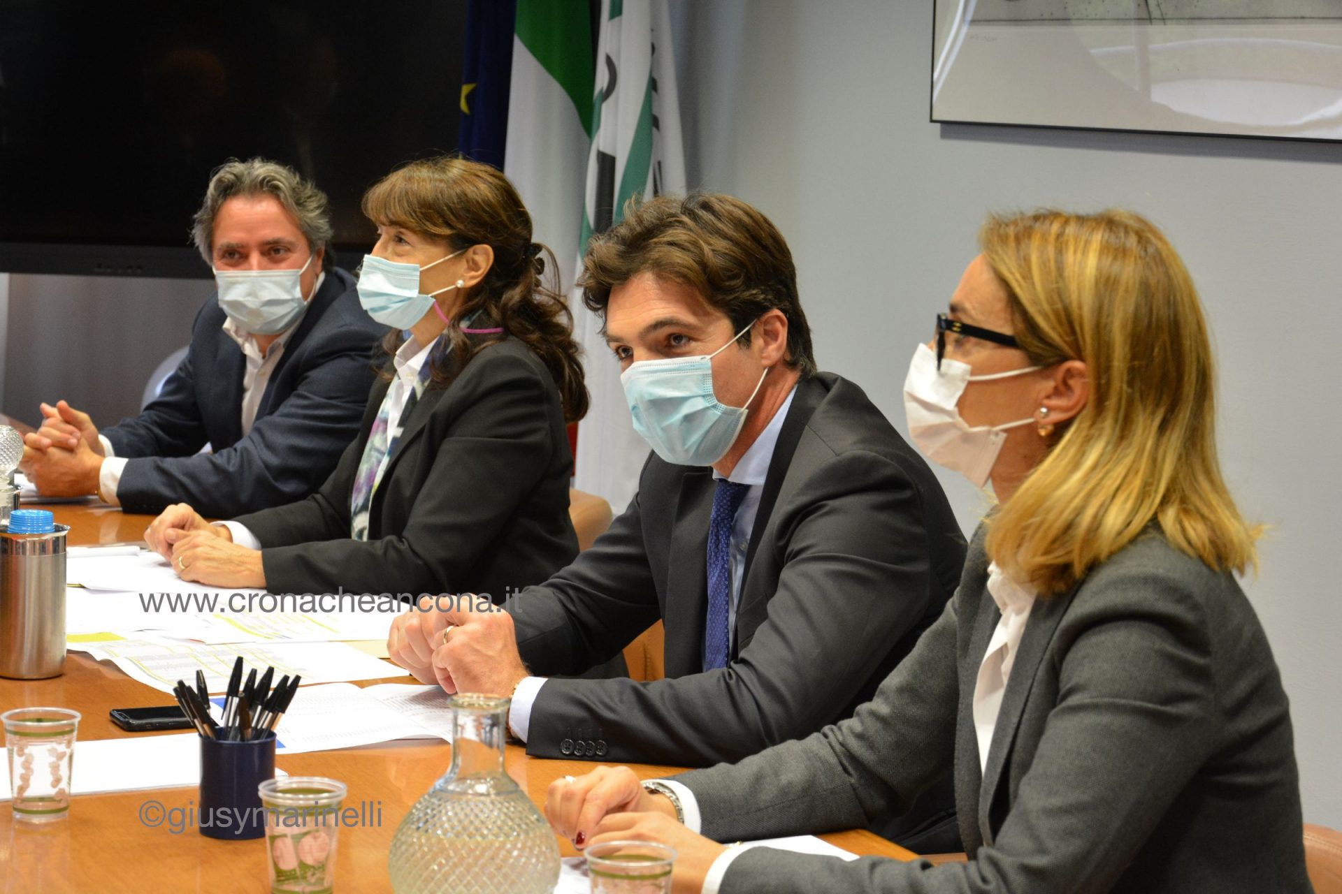 «Mascherina obbligatoria h24 <br> in caso di assembramenti» <br> Acquaroli annuncia la nuova ordinanza