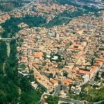 Viaggio tra ponti e antiche porte: la città si racconta in una camminata serale