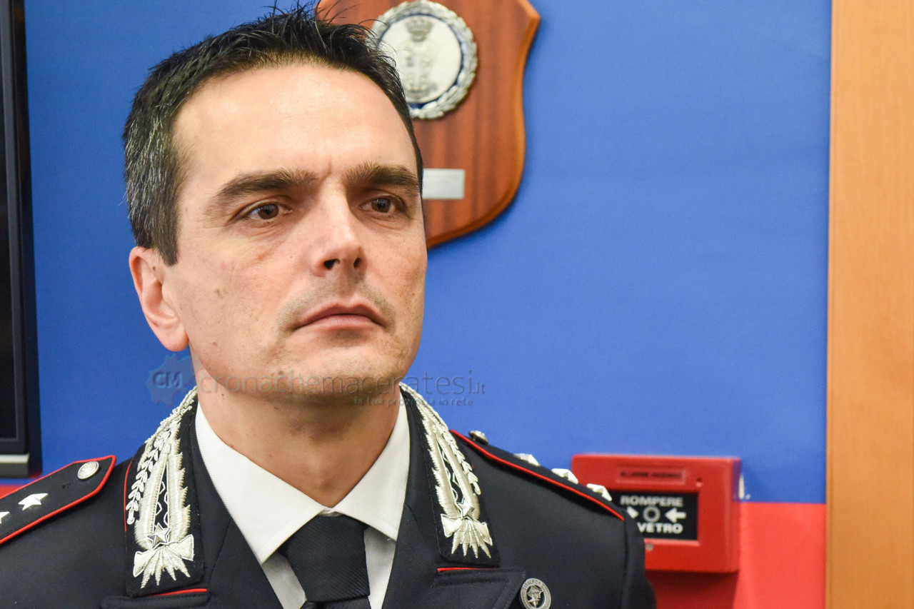 Aggredisce un capitano dei Carabinieri per buttare due grammi di hashish: arrestato 29enne