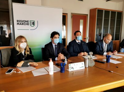 Covid, Acquaroli ai prefetti: <br> «Attenzione a sanità e sicurezza, <br> scongiurare conseguenze economiche <br> e nuove chiusure»