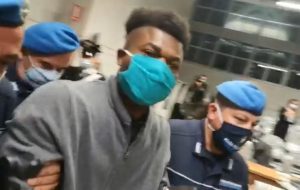 Confermato l’ergastolo a Oseghale, <br> lui urla: «Non sono stato io» <span>(Video)</span> Confermato l’ergastolo a Oseghale, <br> lui urla: «Non sono stato io» <span>(Video)</span>