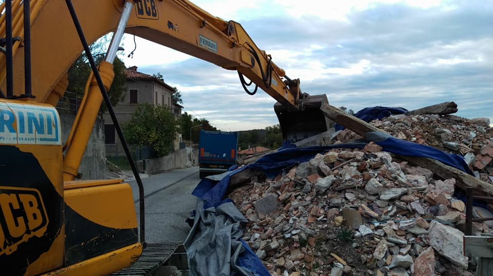 Macerie a peso d’oro nelle Marche: <br> paghiamo di più delle altre regioni