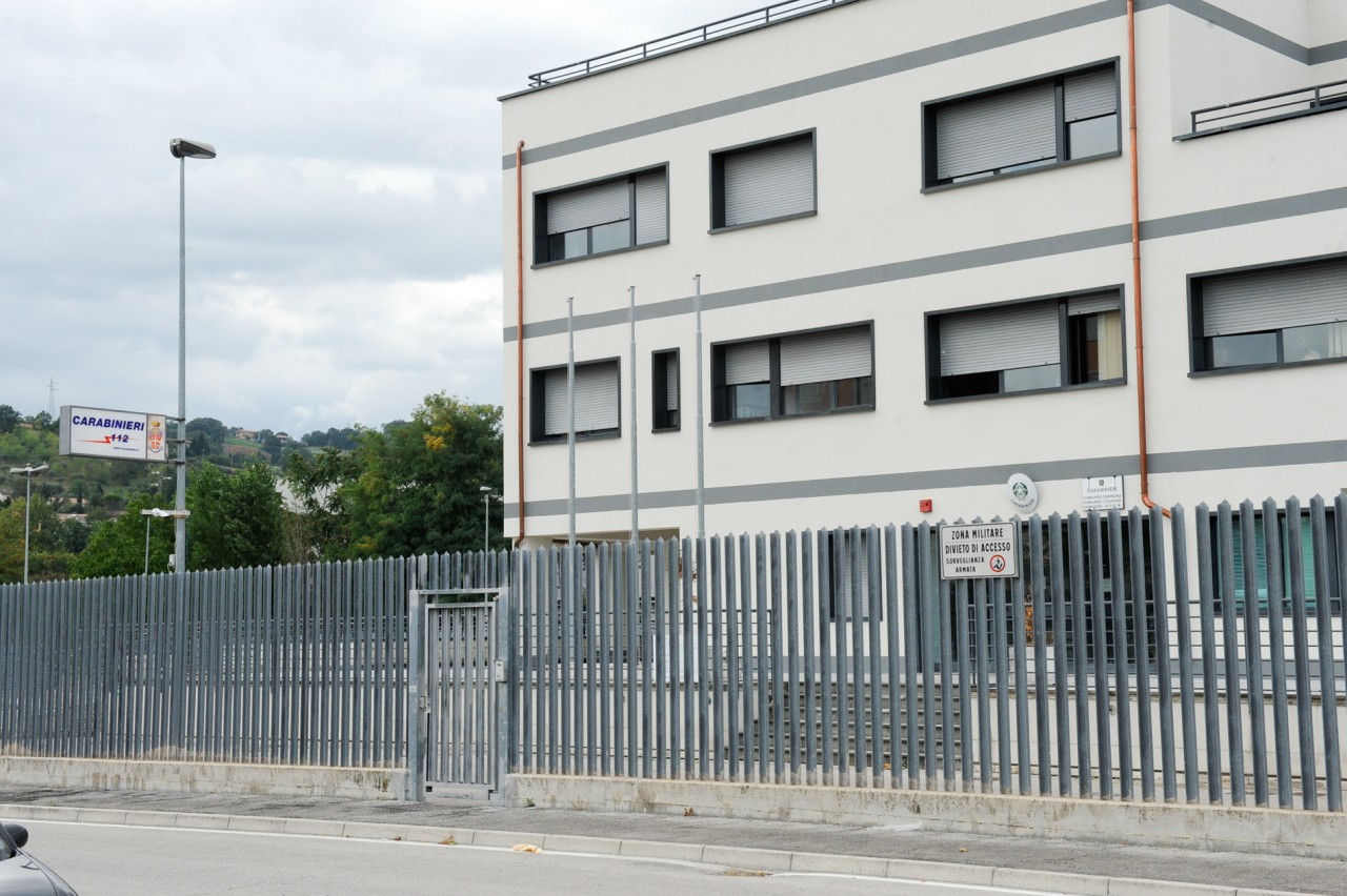 Si schianta col furgone della ditta <br> e inventa una rapina: nei guai 35enne