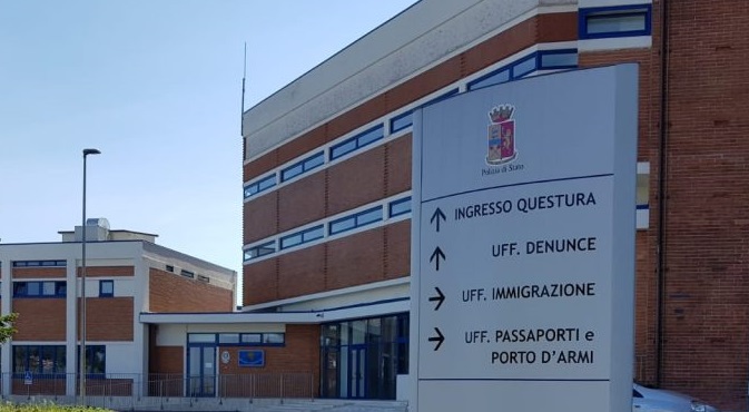 Non sa l’italiano e il datore di lavoro <br> non esiste: denunciato uno straniero,<br> indagini su chi gli ha venduto i documenti