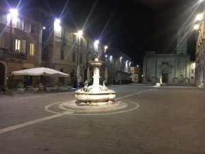 Primo giorno di coprifuoco: <br> la città tristemente vuota <br> e uno scenario divenuto usuale  <br> <span> (Foto e video)