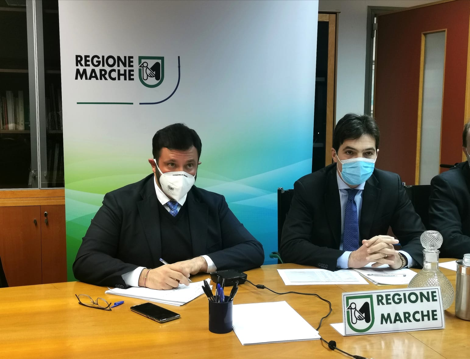 Acquaroli e Carloni <br> presentano il “Pacchetto Covid”