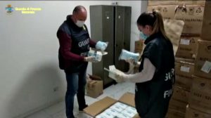 Sequestrate dalla Guardia di Finanza 300.000 mascherine non conformi