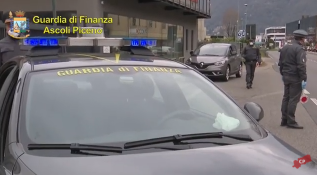 Truffa online, vittima un sambenedettese: <br> la Finanza denuncia due persone <br> <span> (Foto e video)
