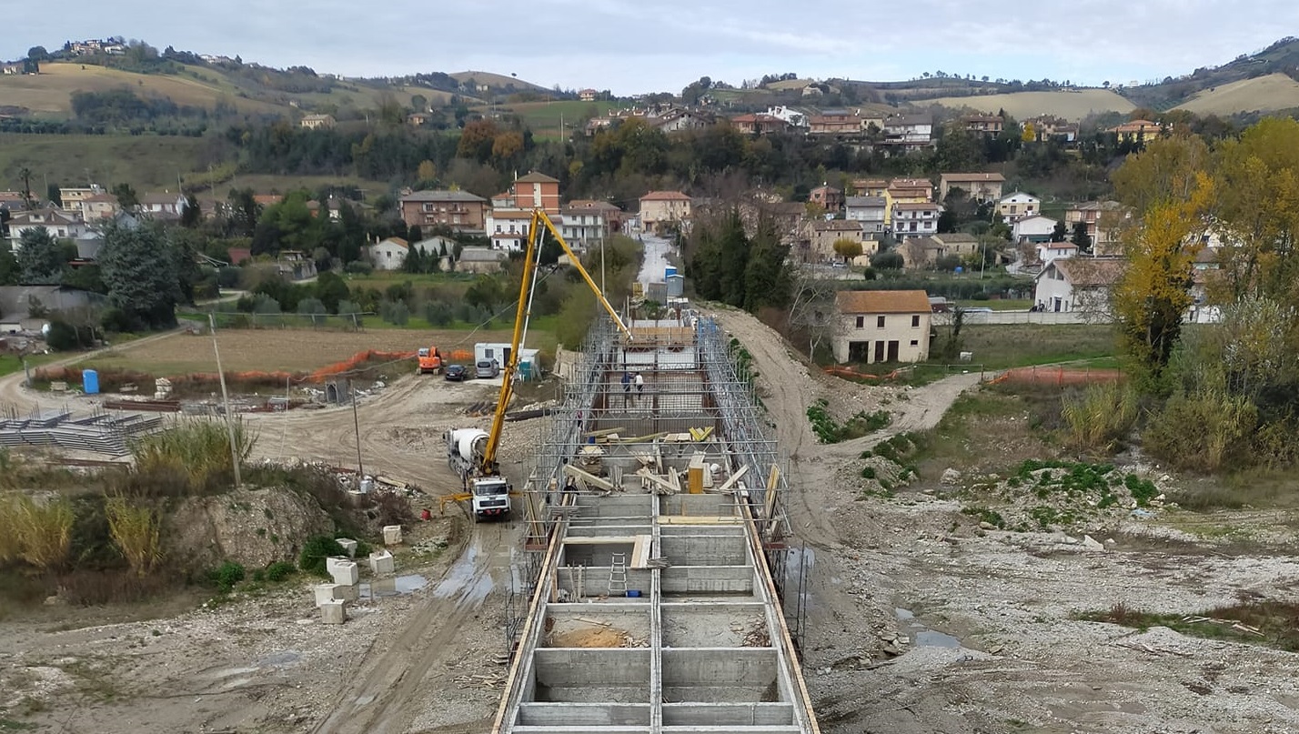 Aso, 7 anni fa il crollo del ponte <br> Lo sfogo del sindaco Porrà: <br> «Vergogna, non sarò all’inaugurazione» Aso, 7 anni fa il crollo del ponte <br> Lo sfogo del sindaco Porrà: <br> «Vergogna, non sarò all’inaugurazione»