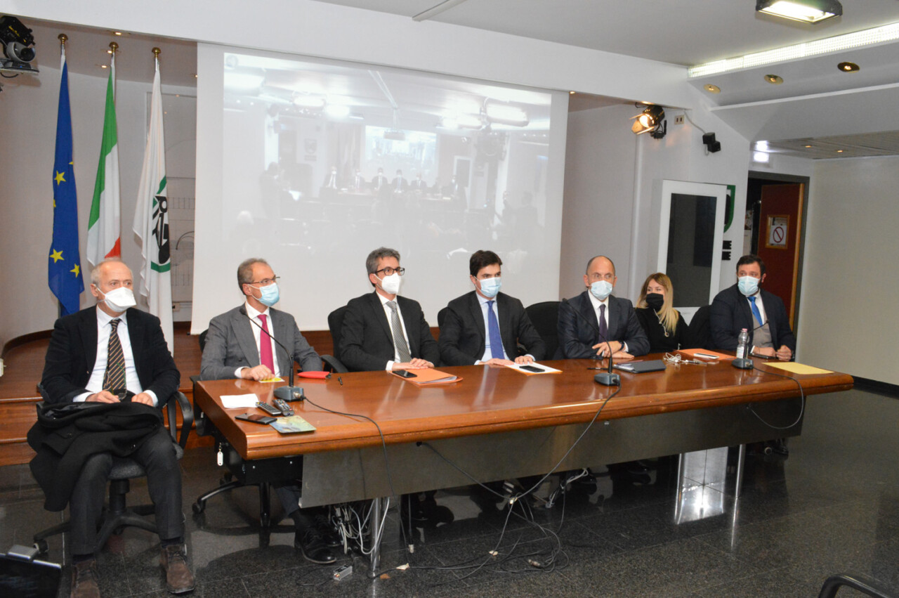 Regione, il bilancio targato centrodestra: <br> «Nel 2021 più di 3,2 miliardi alla Sanità <br>Avviata la procedura per la Zes»