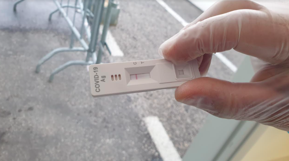 «Test rapidi nelle farmacie, <br> si parte lunedì 7 dicembre»