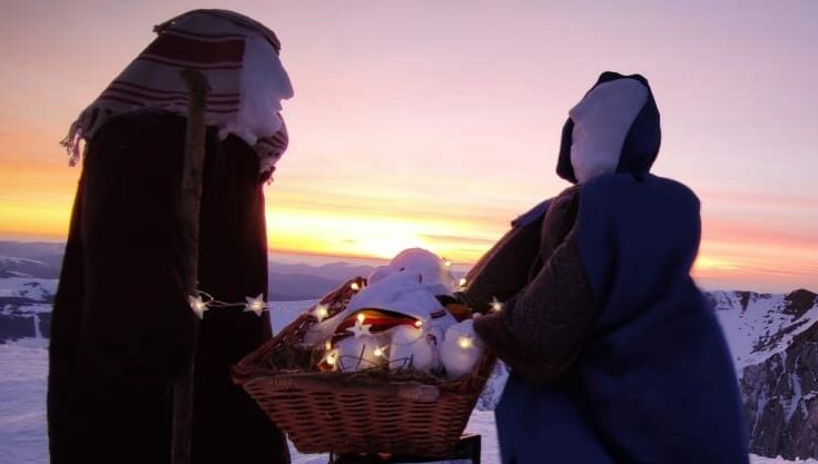 Un presepe sul monte Vettore <br> a 2.476 metri di quota <br>«E’ dedicato ai bambini <br> del mondo» (Foto e video)