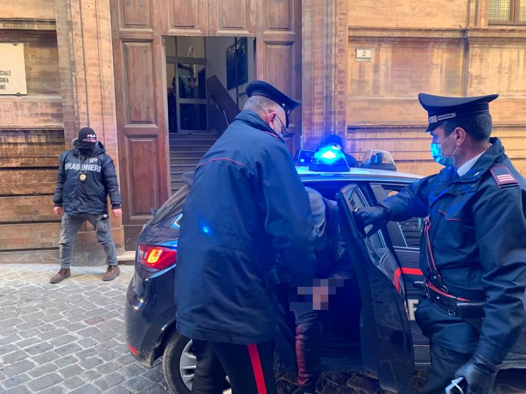 Maxi operazione dei Carabinieri: <br> 24 arresti per spaccio <span> tra Marche e Abruzzo (Foto/Video) </span>