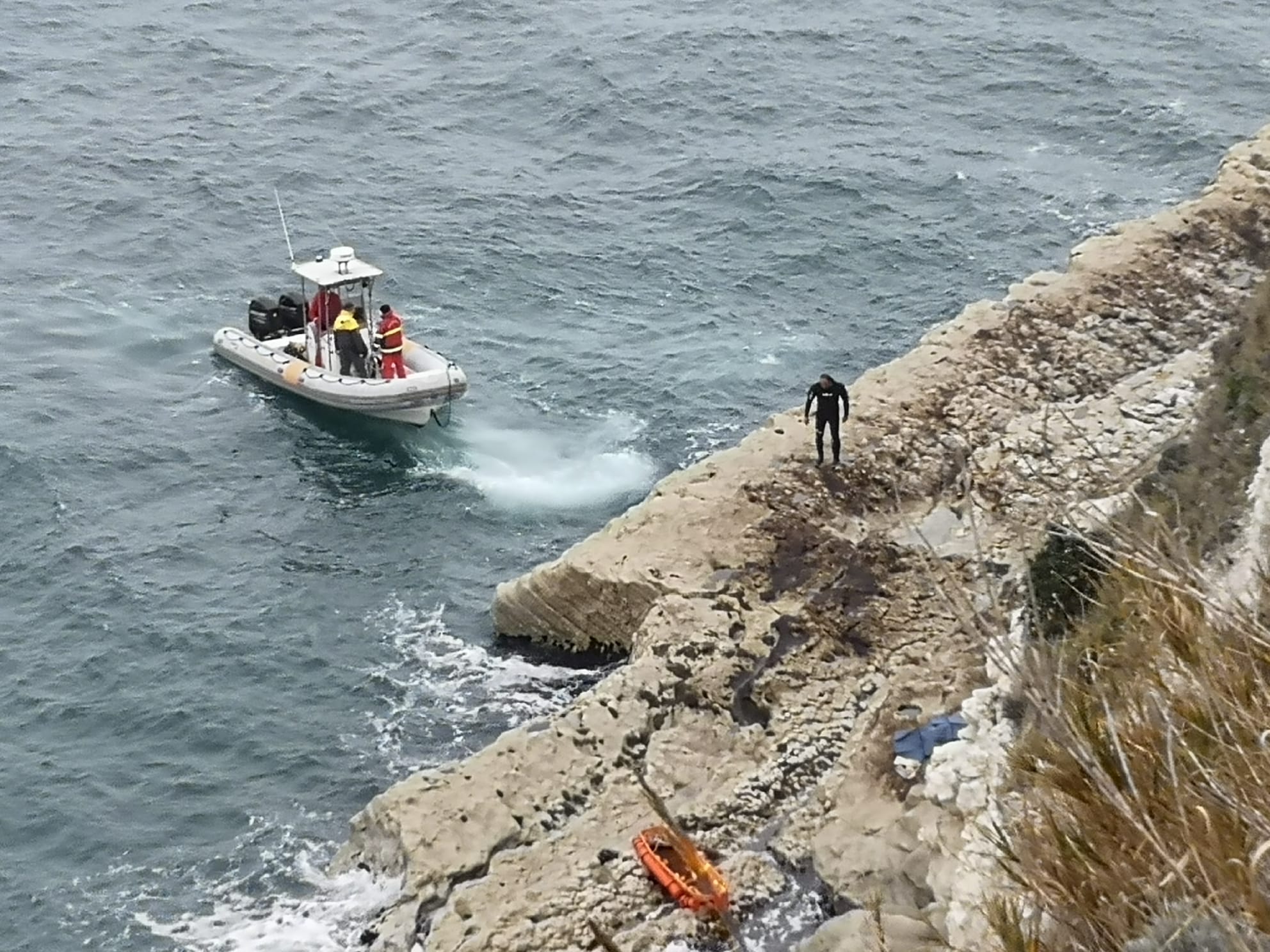Trovato un cadavere in mare: <br> è di una donna, vestita e con gli stivaletti