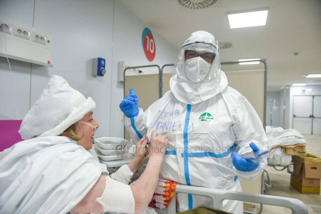 Dentro al Covid center di Civitanova: <br> «Qui mi hanno salvato la vita» <br> <span> (Foto/video reportage) </span>