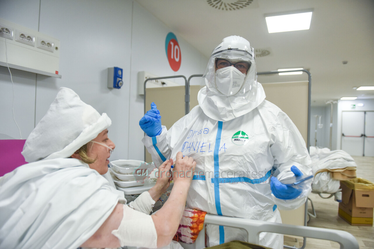 Dentro al Covid center di Civitanova: <br> «Qui mi hanno salvato la vita» <br> <span> (Foto/video reportage) </span>