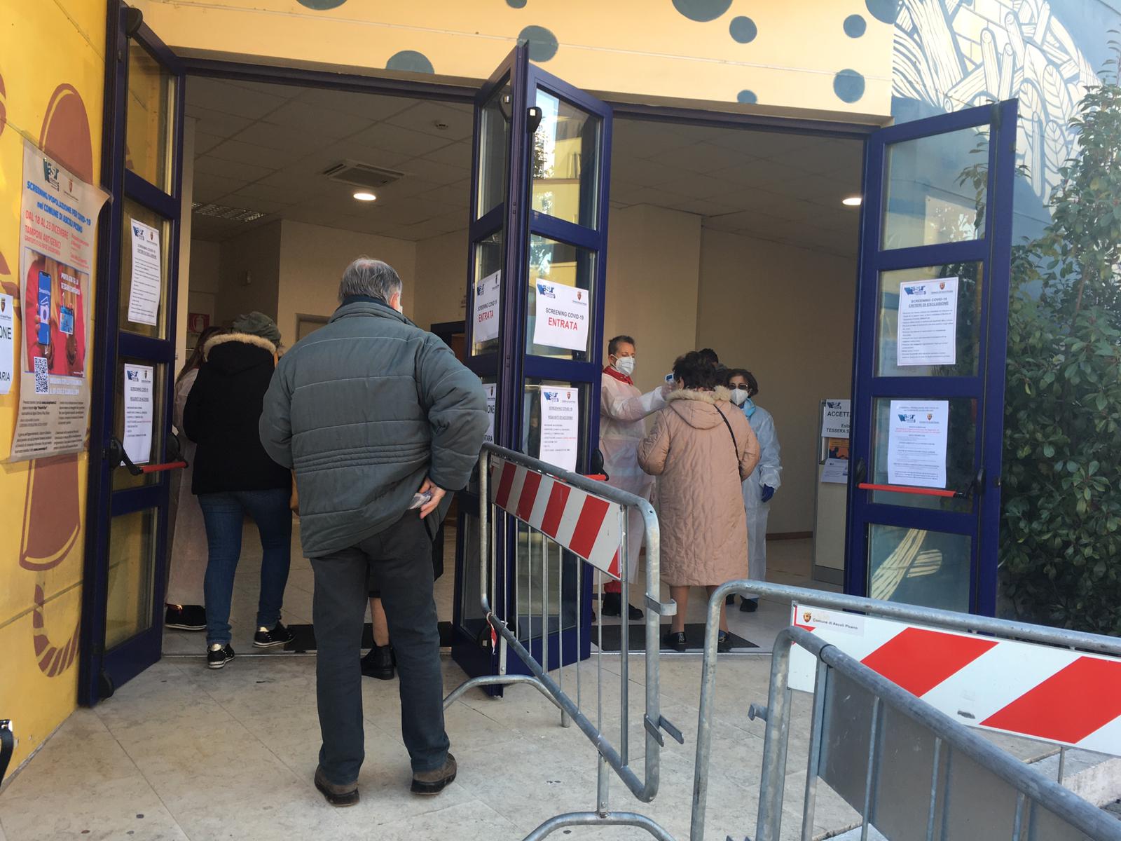 Screening di massa, <br> quasi 7.000 tamponi in due giorni <br> nei piccoli Comuni del Piceno