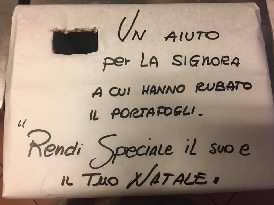 Anziana derubata dei soldi per i regali di Natale: scatta la colletta, raccolti 1.400 euro