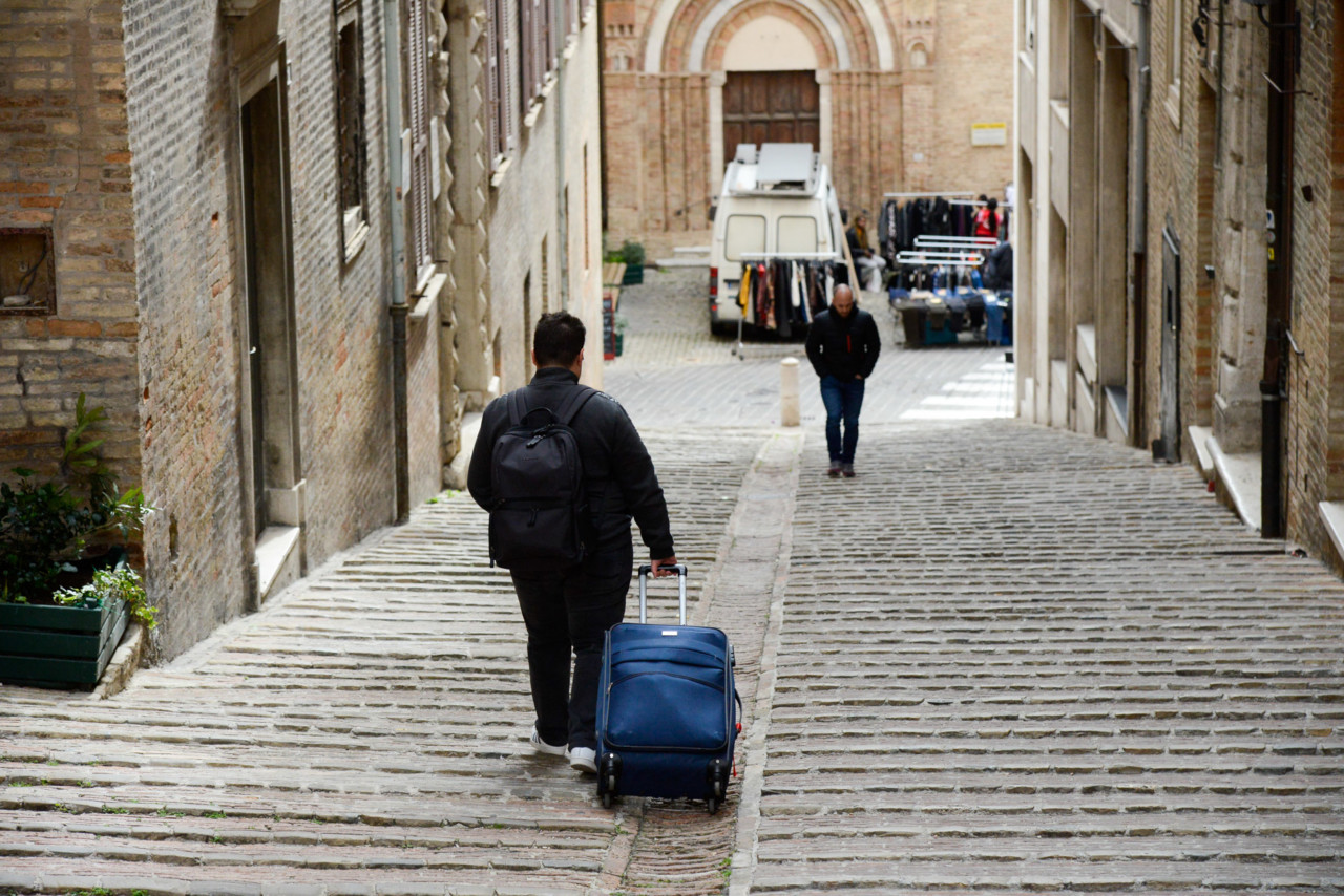 «Scuole chiuse? Pensateci bene <br> E non piangete quando noi giovani <br>andremo a vivere all’estero»