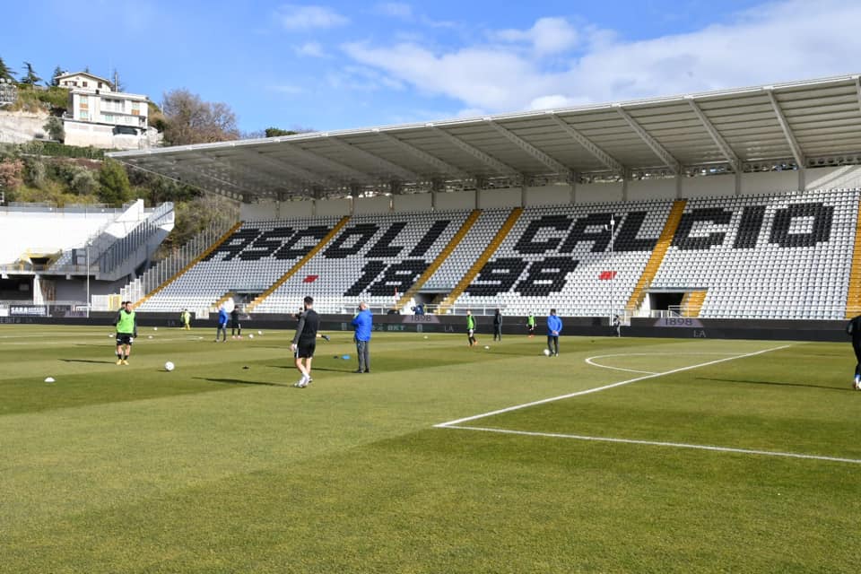 Ascoli, l’esordio in casa <br> di domenica sera <br> Al “Curi” di Perugia <br> in campo di sabato