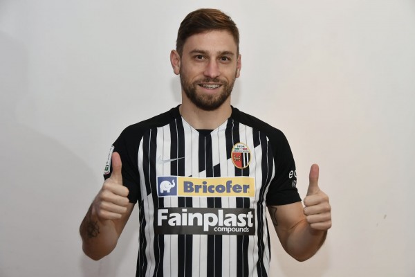 Ascoli, Dionisi nuovo <br> attaccante bianconero: <br> «Prometto impegno <br> e responsabilità»