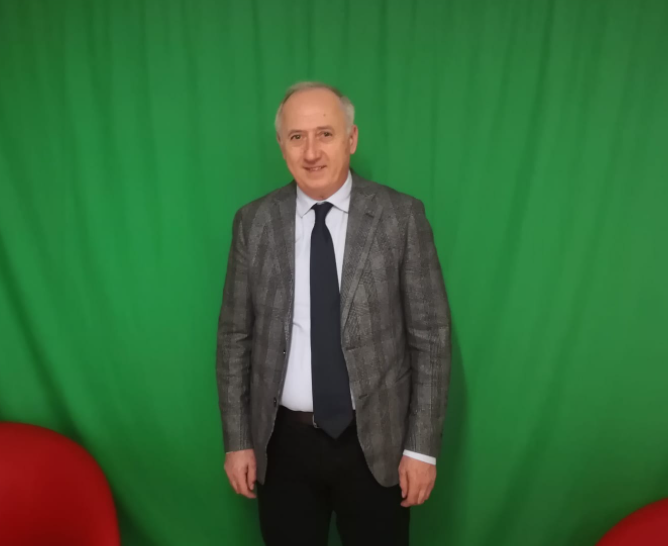 «Auto-produrre i vaccini non è utopia, <br> a maggio niente immunità di gregge <br> solo perché non arrivano <br> abbastanza dosi»