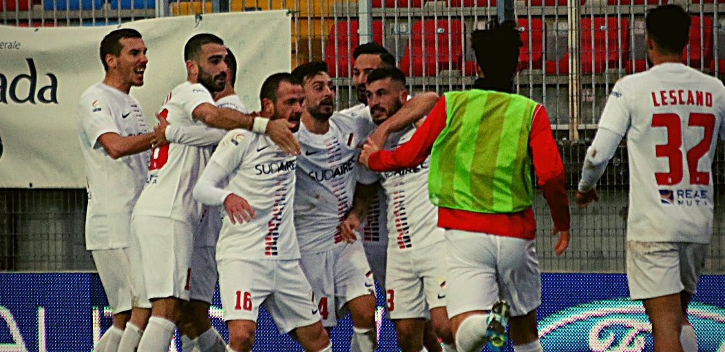 Grande Samb a Gubbio (1-2): <br> in dieci ribalta il risultato <br> e si porta a casa i tre punti