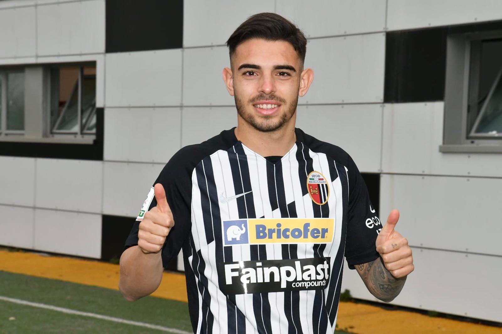 Ascoli, ecco Pinna <br> in prestito dal Cagliari: <br> «Arrivo con spirito di rivalsa»