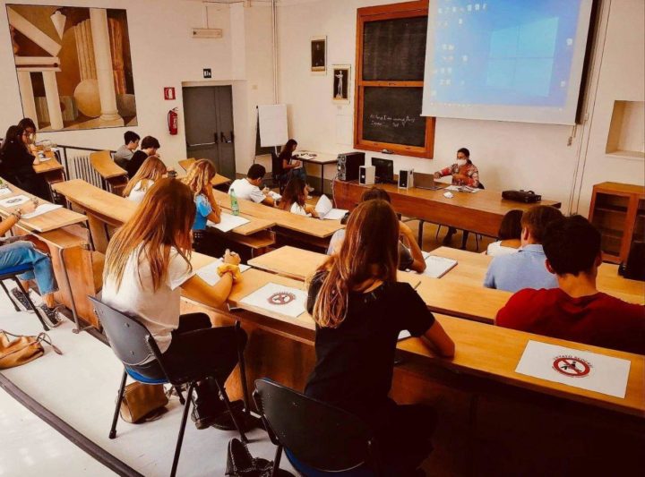 Vaccini, i dubbi di Italia Viva <br> su quelli a studenti <br> e personale scolastico