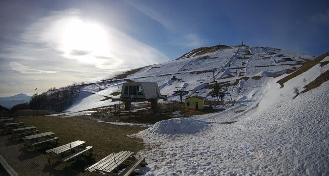 Sugli sci dal 15 febbraio, <br> ma la neve si sta sciogliendo <br> «Oltre al danno la beffa»