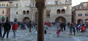 Martedì grasso ai tempi del Covid: <br> la fine della festa che non c’è stata <br> Ma la piazza è tornata in mano ai bimbi