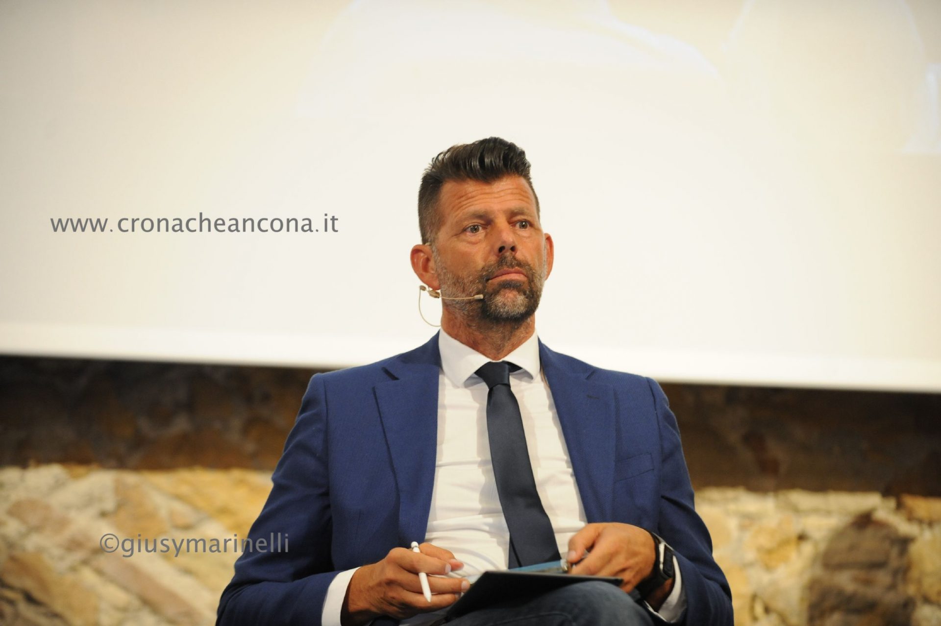 Le scuole tornano in Dad, <br> il Pd: «Totale debacle di Acquaroli»