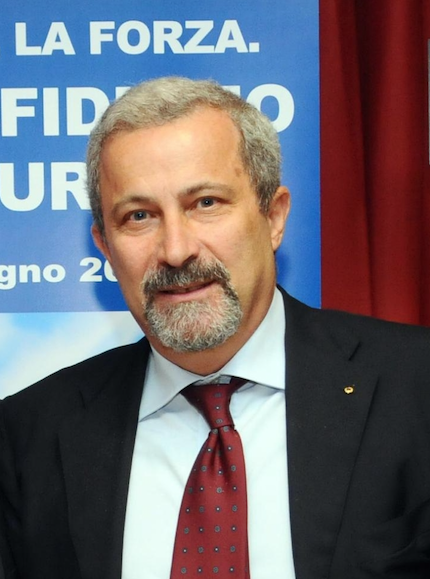 I farmacisti ricordano <br> il presidente Pasquale D’Avella I farmacisti ricordano <br> il presidente Pasquale D’Avella
