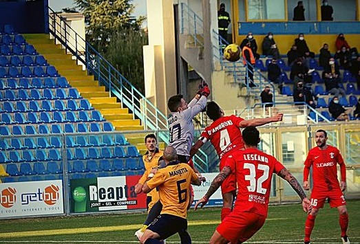 La Samb fallisce <br> per la quarta volta <br> il salto di qualità: <br> veleni dopo il derby di Fermo