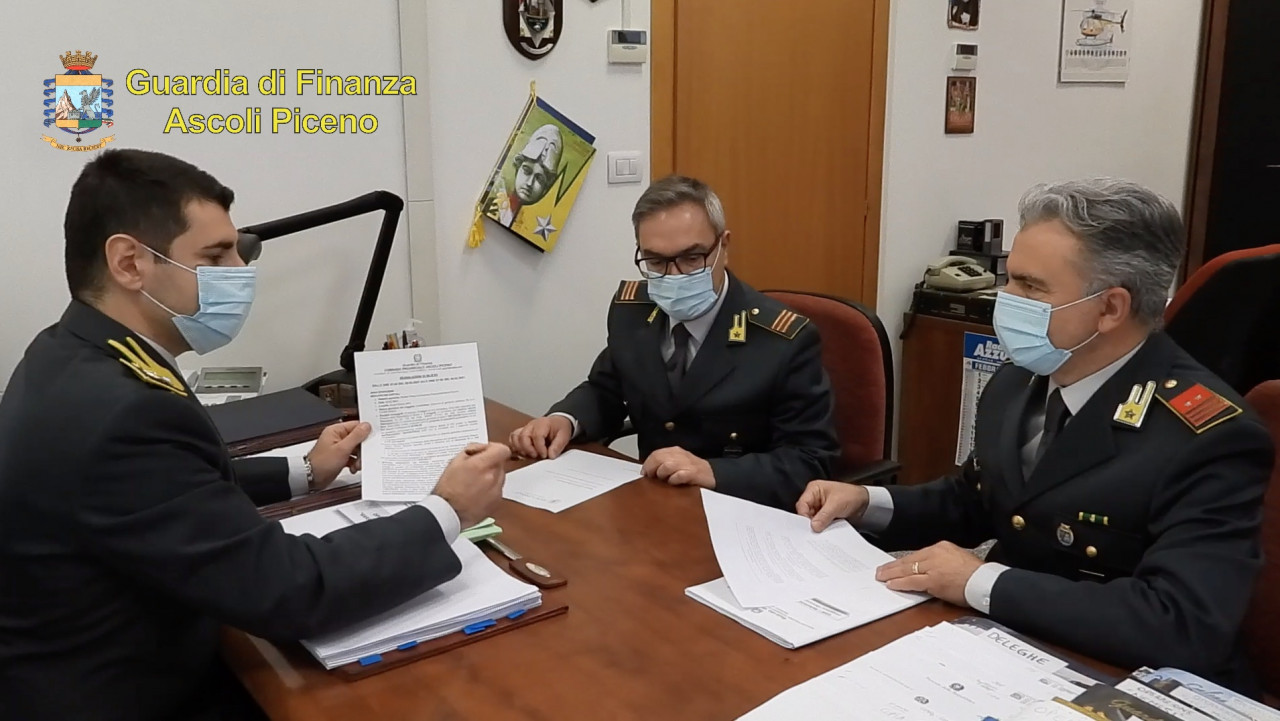 Polizze illegali procacciate <br> da una società picena: <br> sequestri e denunce in tutta Italia <span> (Video)