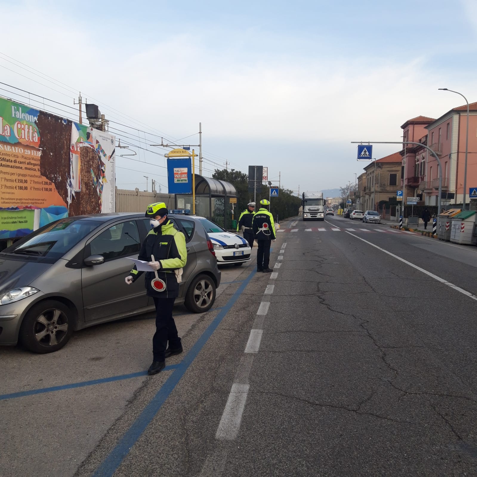 Serve birra ai clienti in zona arancione: sigilli per un bar e multe per 1.600 euro