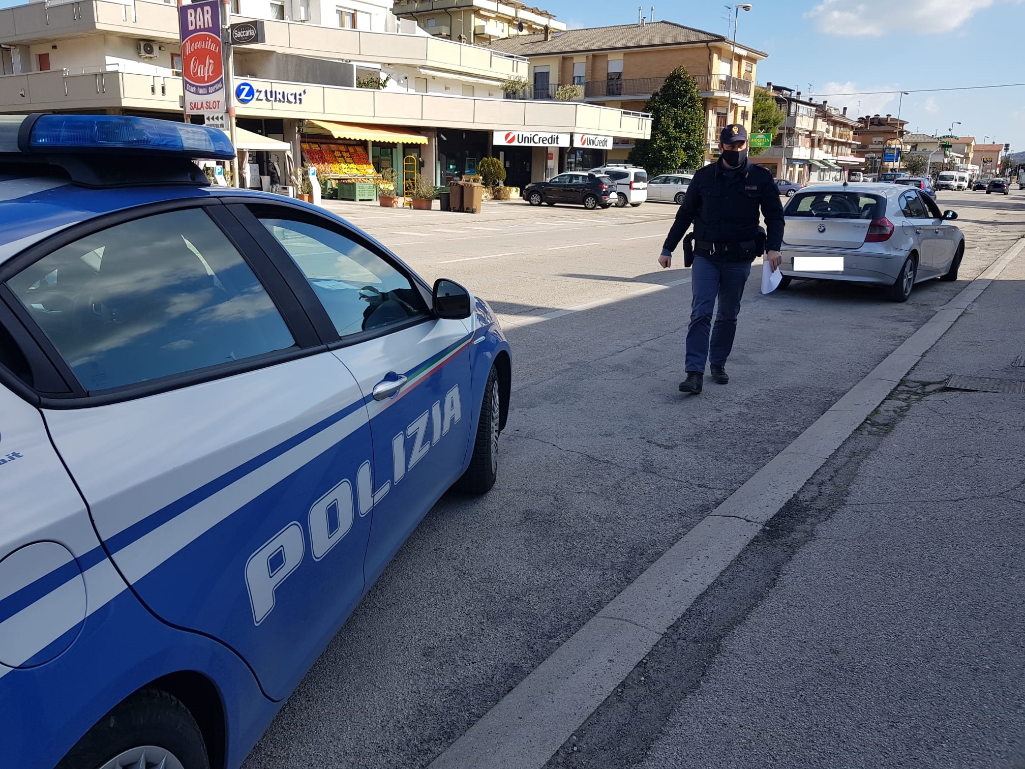 Controlli anti covid: chi esige la colazione al bar, chi torna dalla festa dopo le 22