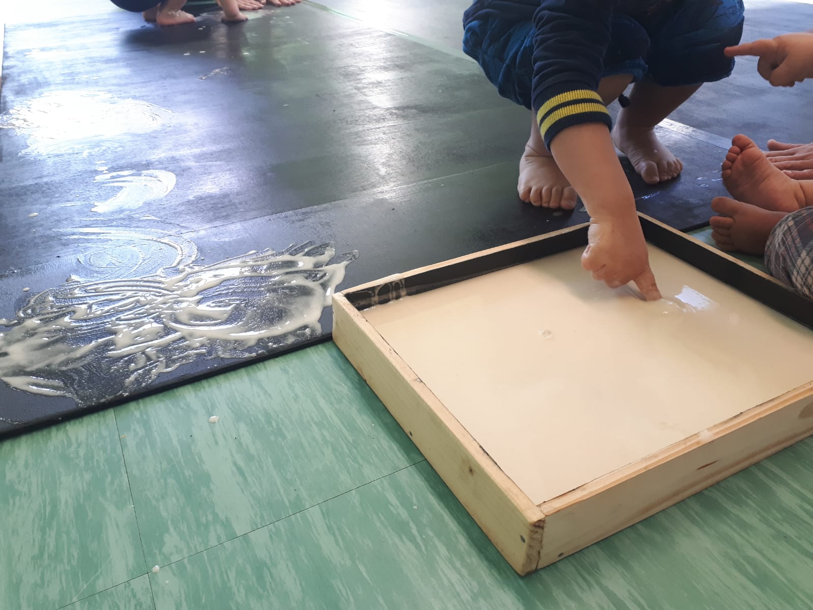 All’asilo nido, <br> un laboratorio <br> per sperimentare i linguaggi