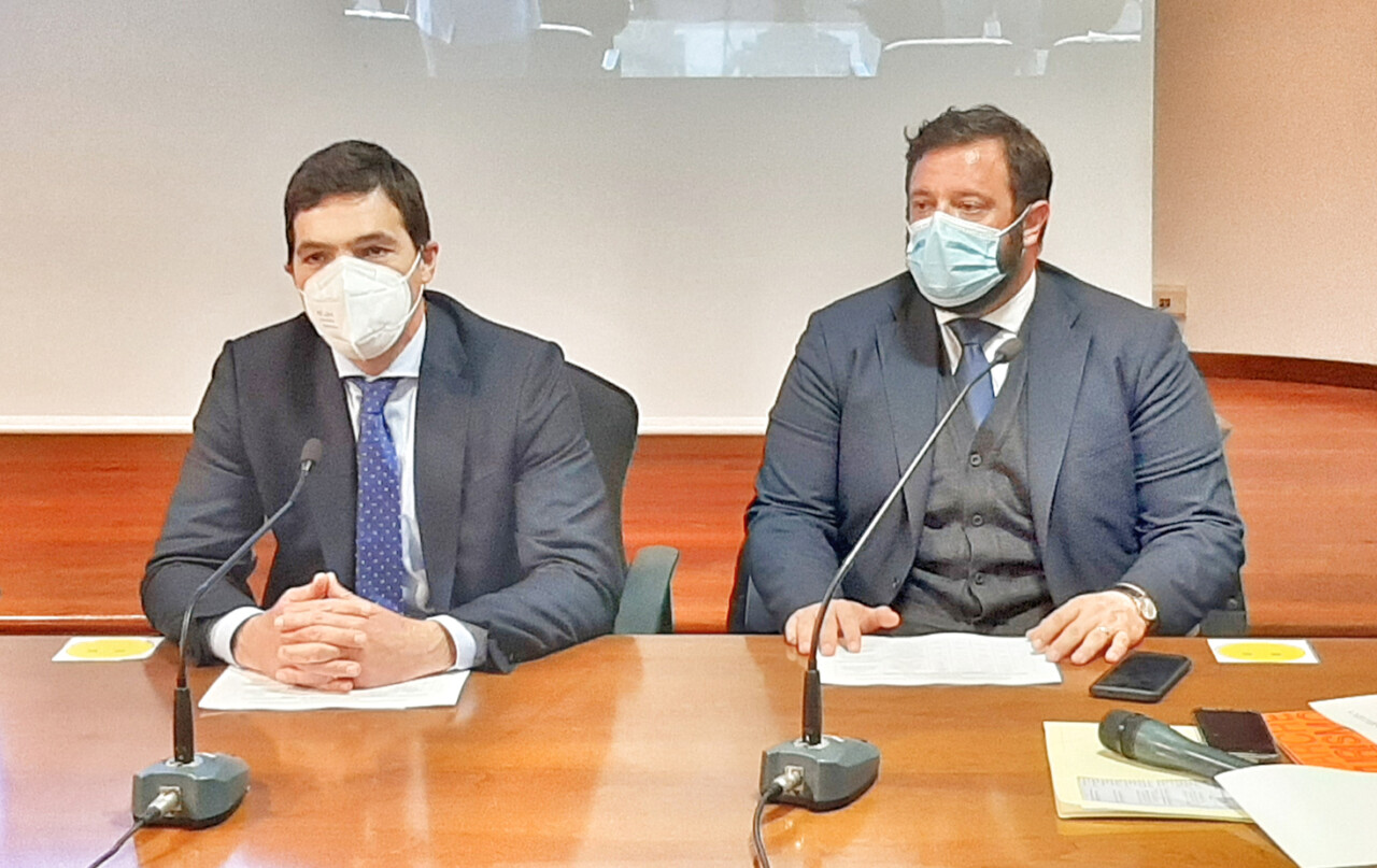 «Nove tratte in più <br> per le Marche» <br>E 13 milioni <br> per l’aeroporto regionale