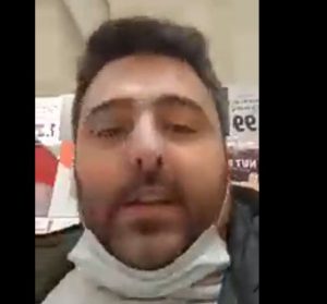 Protesta choc al market: <br> sputa e passa la mano sul cibo <br> «Nessuno rispetta le regole» <span> (Il video) Protesta choc al market: <br> sputa e passa la mano sul cibo <br> «Nessuno rispetta le regole» <span> (Il video)