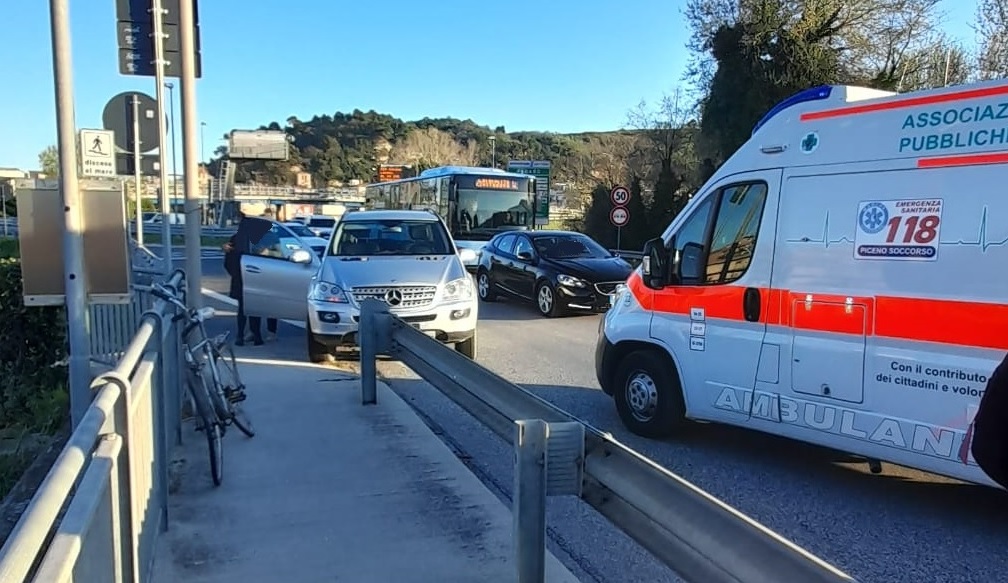 Anziano investito sulla Statale Adriatica: arriva anche “Icaro” <span>(Le foto)