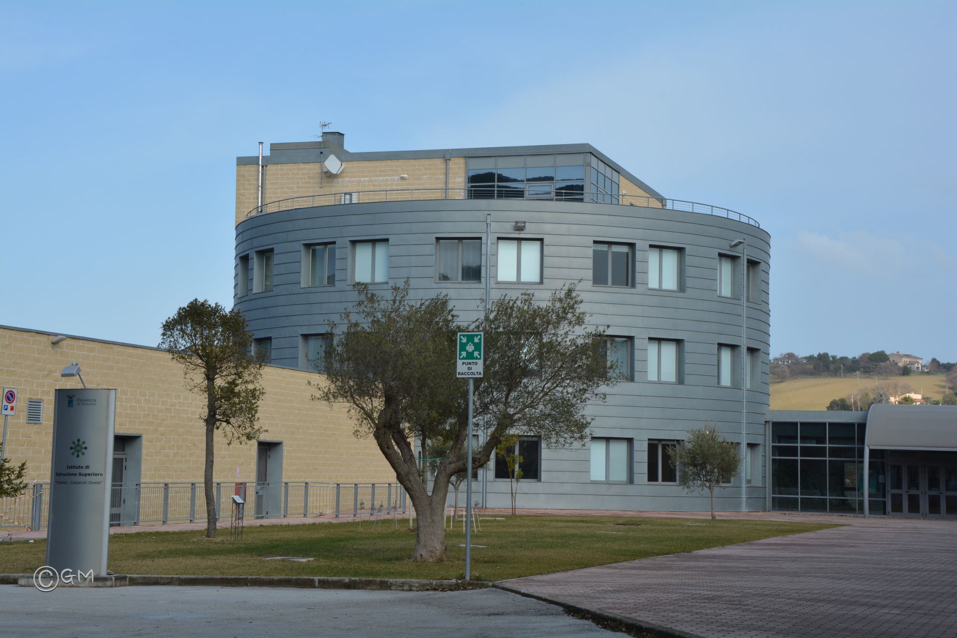 Insegnanti minacciate, vandalismi <br> e bestemmie in classe: <br> dieci studenti sotto accusa
