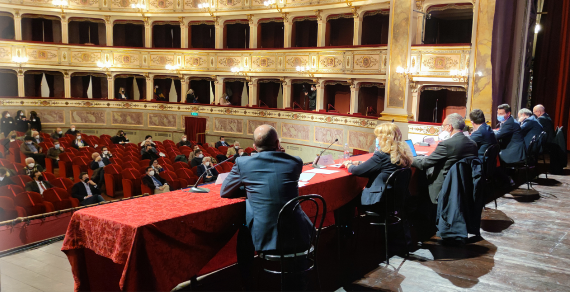 Acquaroli e Legnini incontrano i sindaci <br> «Insieme per rigenerare le Marche, <br> almeno 600 milioni dal Recovery Plan»