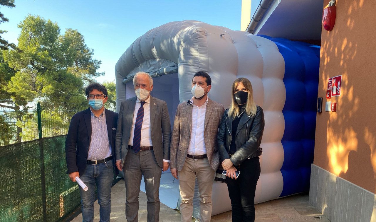 La stanza degli abbracci <br> è realtà per gli anziani ospiti <br> della residenza “Galli” di Montalto La stanza degli abbracci <br> è realtà per gli anziani ospiti <br> della residenza “Galli” di Montalto