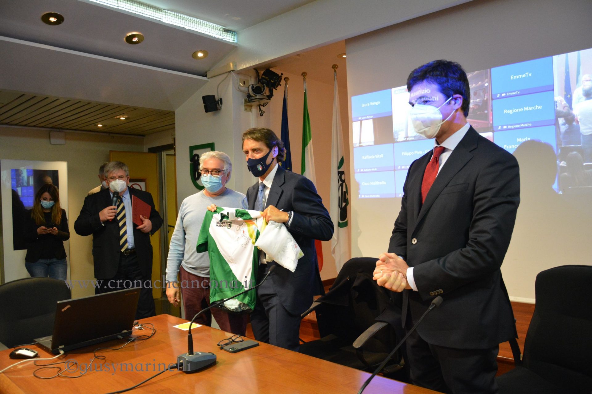 Mancini promuove <br> le “sue” Marche: <br> «Milioni di persone <br> aspettano di visitarle» <br> <span> (Foto) </span>