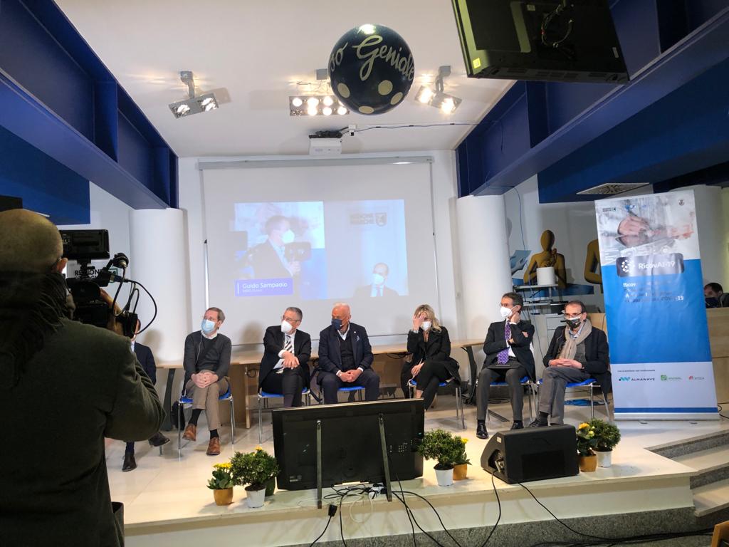 Covid, l’idea per controllare <br> i parametri a distanza: <br> bastano dispositivo e un’app <br> L’intelligenza artificiale <br> svuota gli ospedali