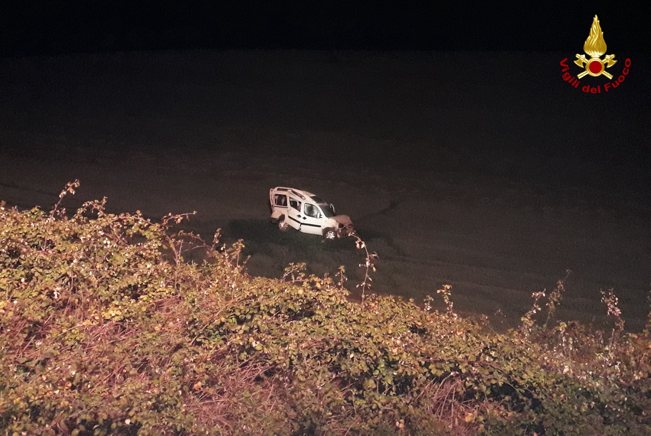 Finisce con l’auto in un dirupo, <br> muore un 45enne