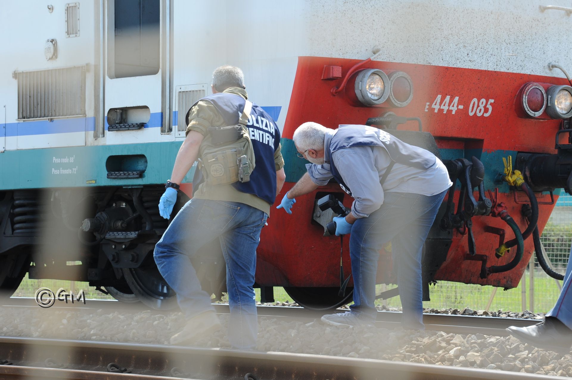 Tragedia sui binari: 18enne travolto dal treno