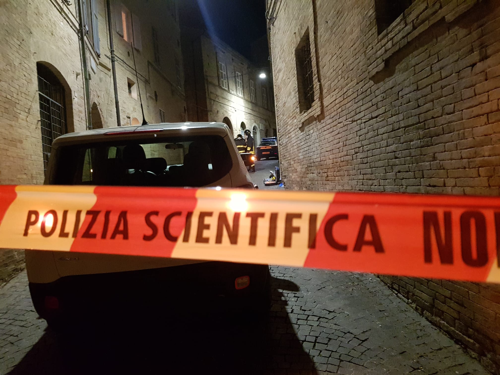 Tragedia nella notte: morti due ragazzi, uno in casa e l’altro in ospedale